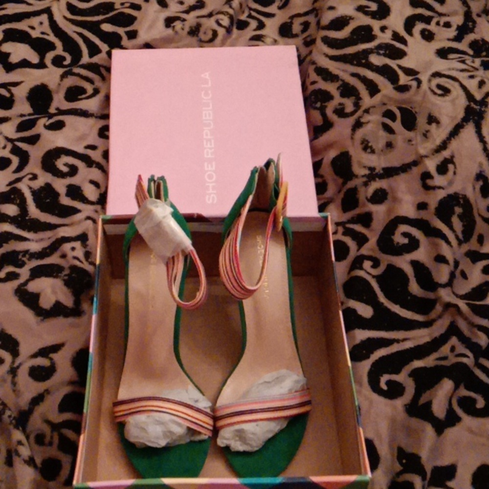 Beautiful Liliana Open Toe Suede Stilleto NWB
